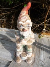 Antik Angelnder Gartenzwerg